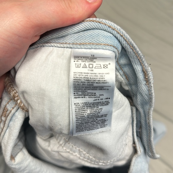 Cute old navy light wash jeans - Picture 4 of 4